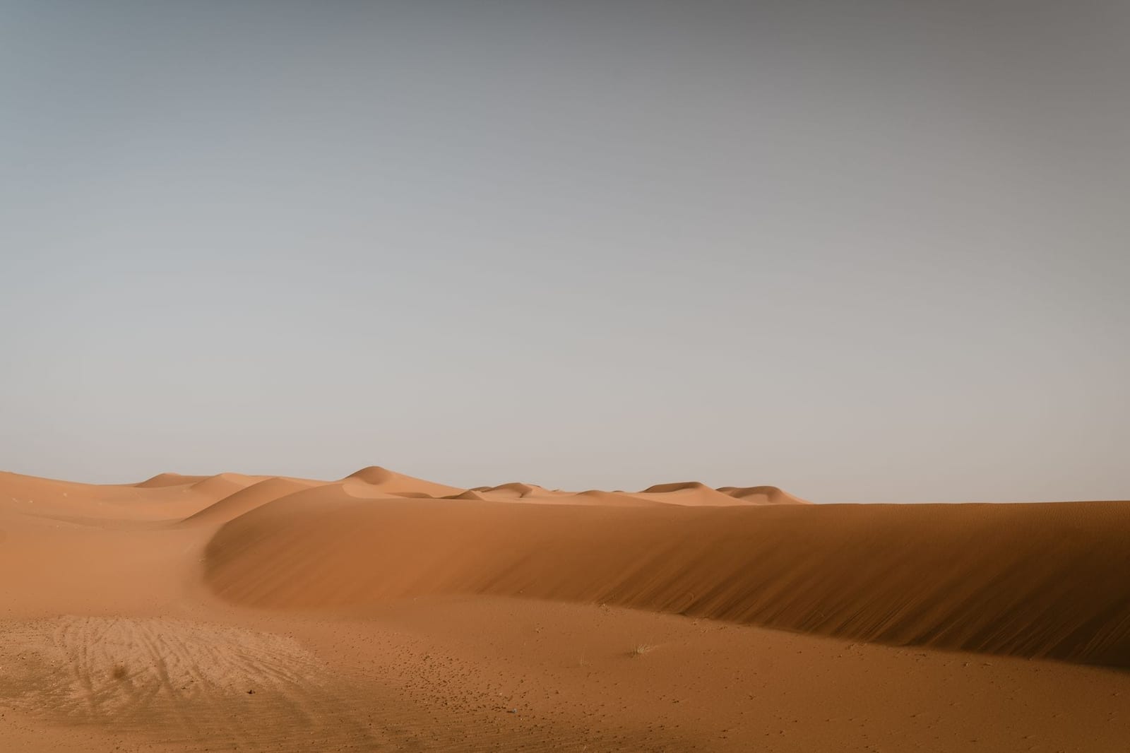 Sonnenuntergang über dem Dünenfeld des Erg Chebbi
