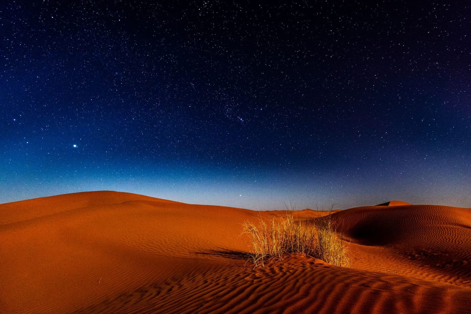 Le ciel nocturne au-dessus des dunes de la province de Zagora