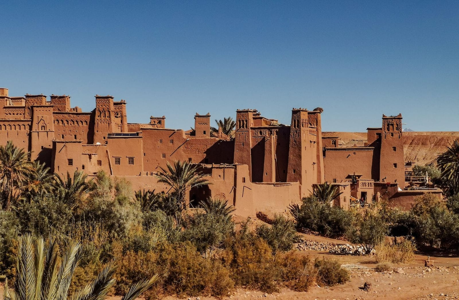 Nahaufnahme der Stampflehmwand eines marokkanischen Ksar